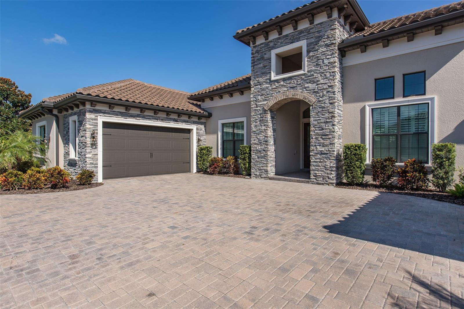 CHAMPIONS CLUB - Residential