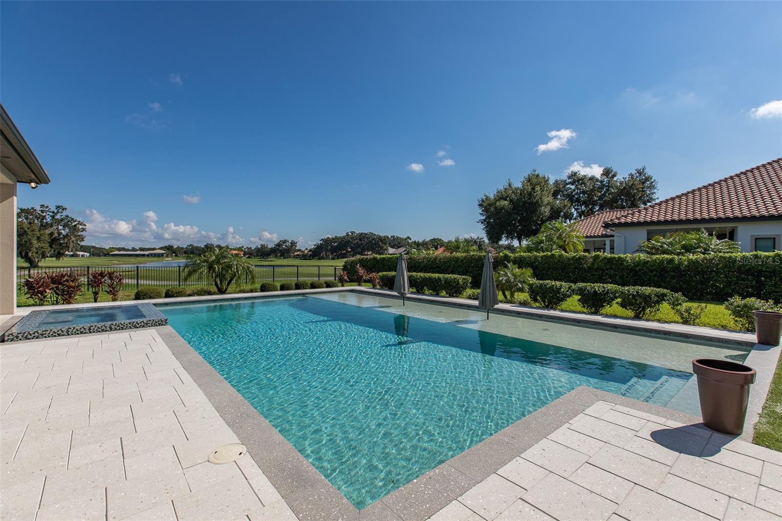 CHAMPIONS CLUB - Residential