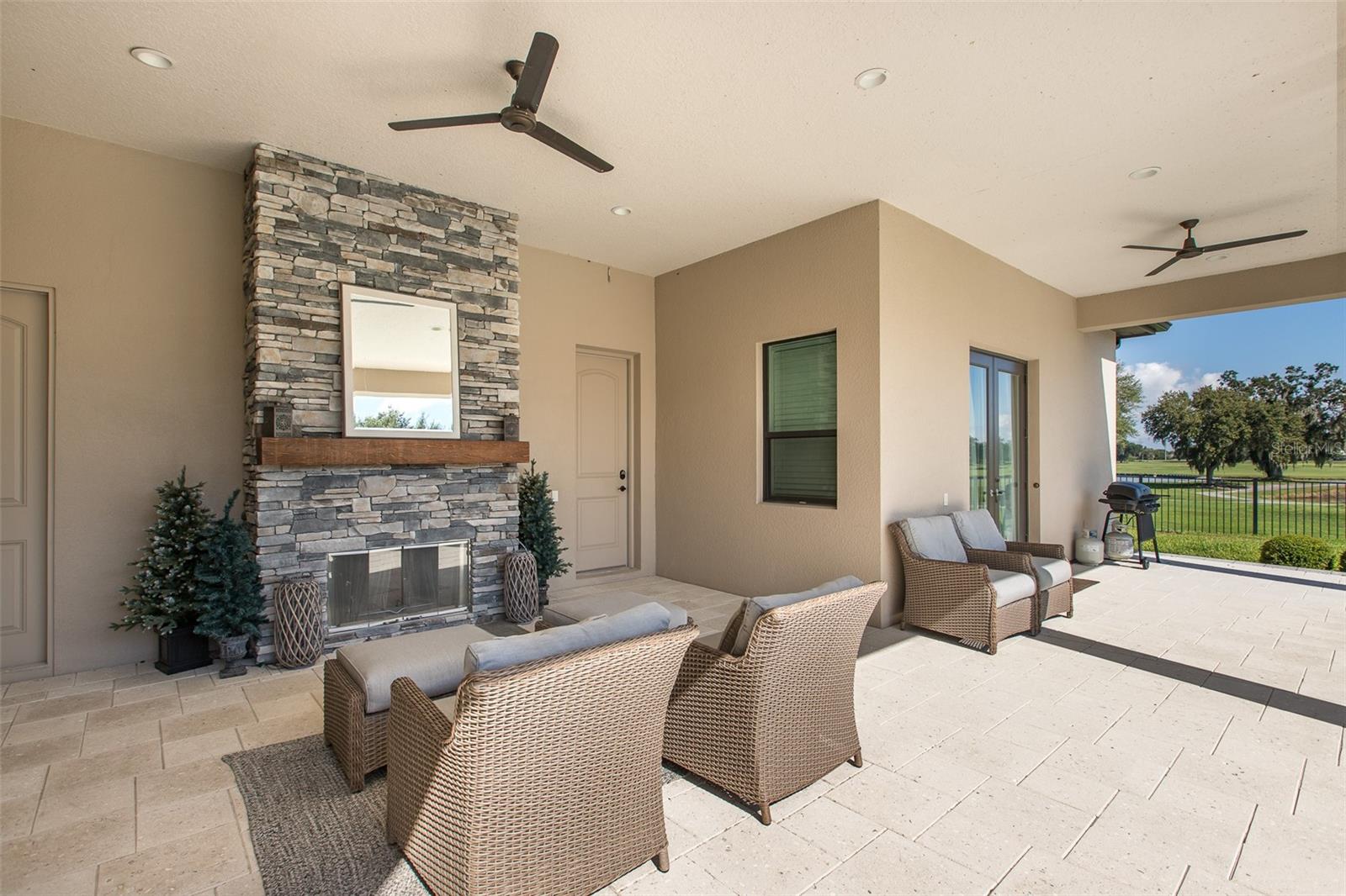 CHAMPIONS CLUB - Residential