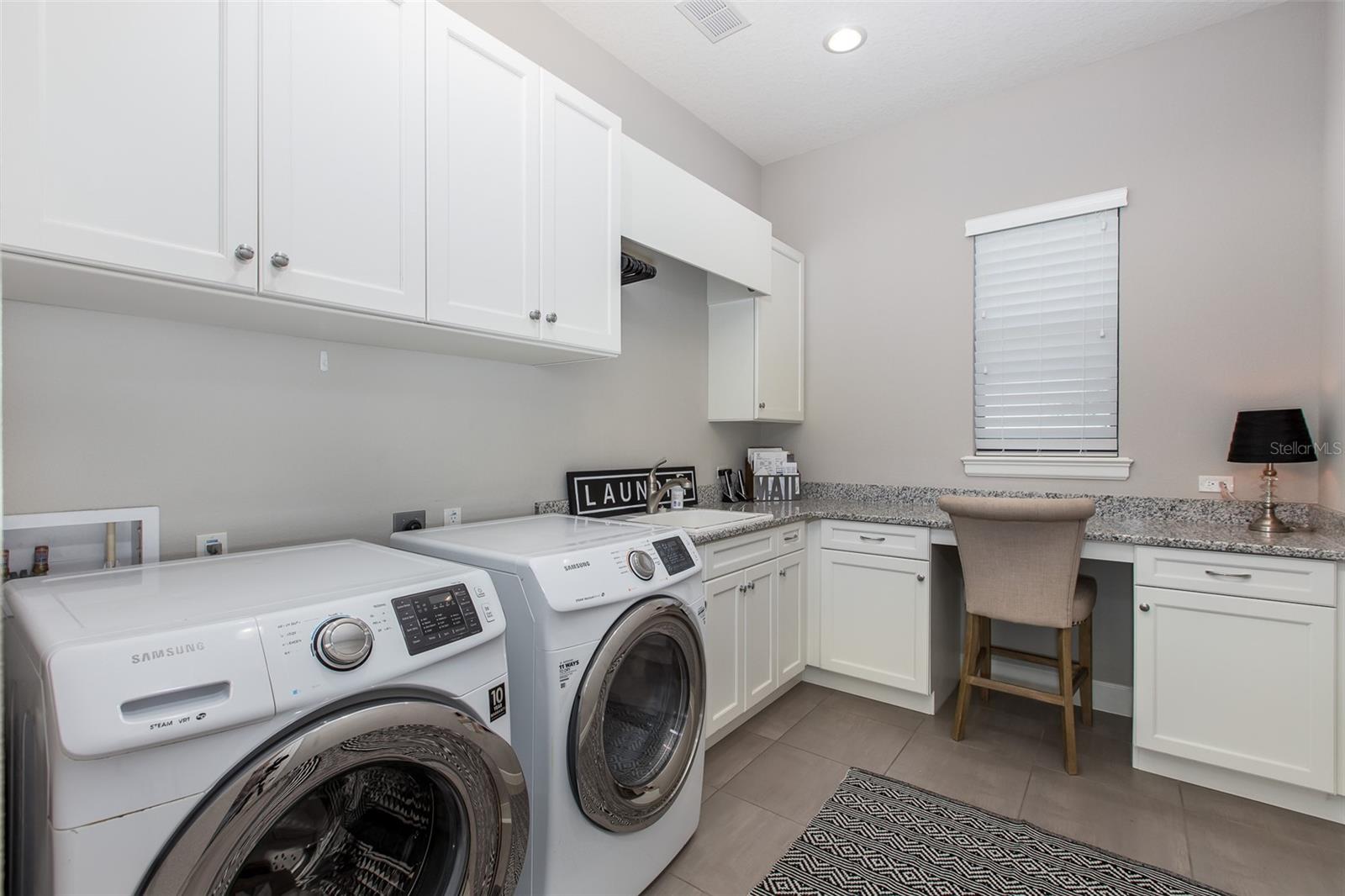 CHAMPIONS CLUB - Residential