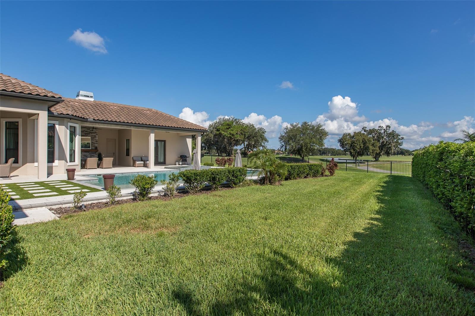 CHAMPIONS CLUB - Residential