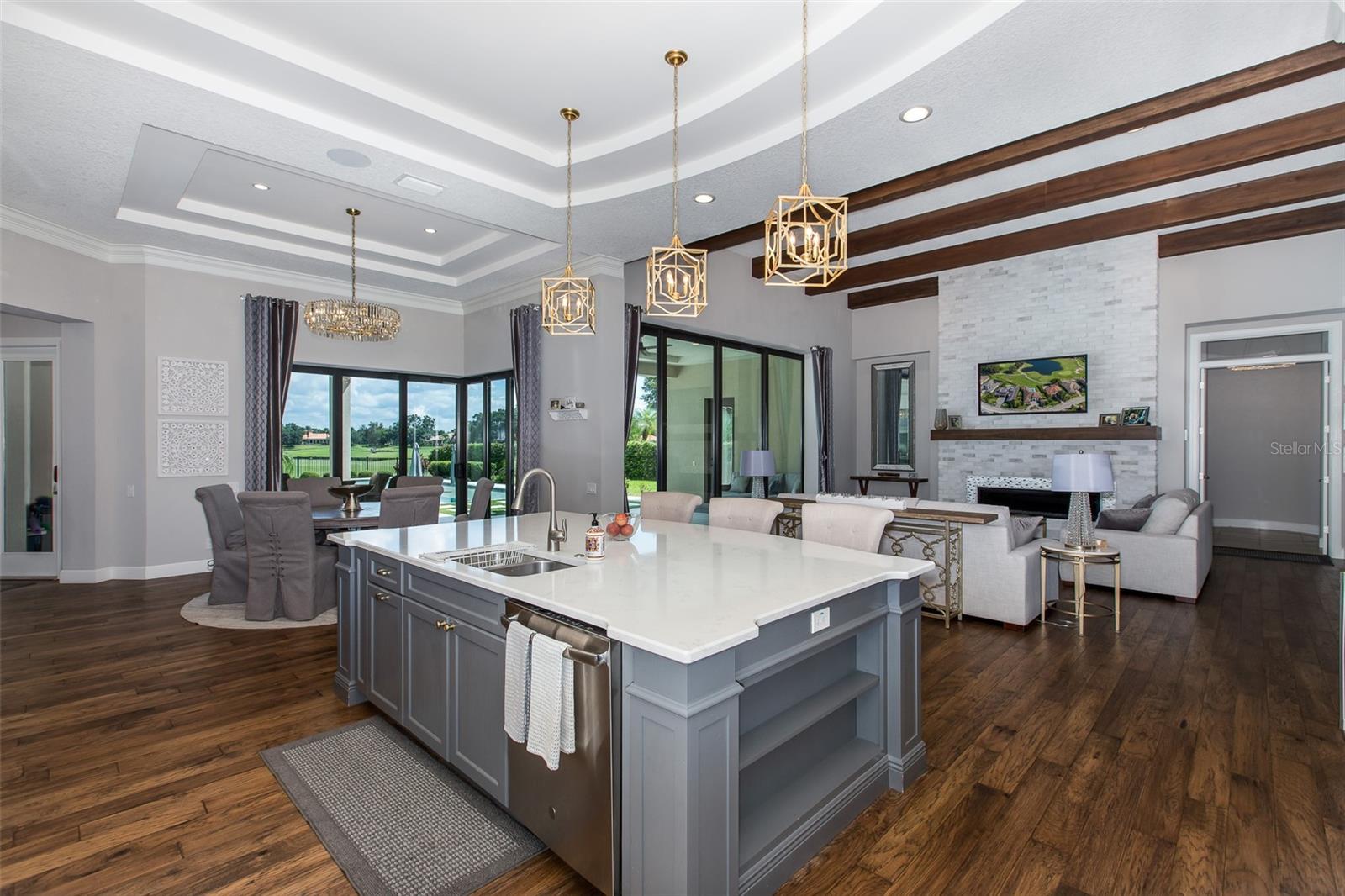 CHAMPIONS CLUB - Residential