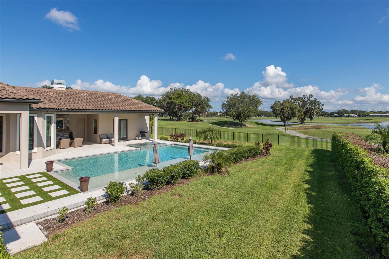 CHAMPIONS CLUB - Residential