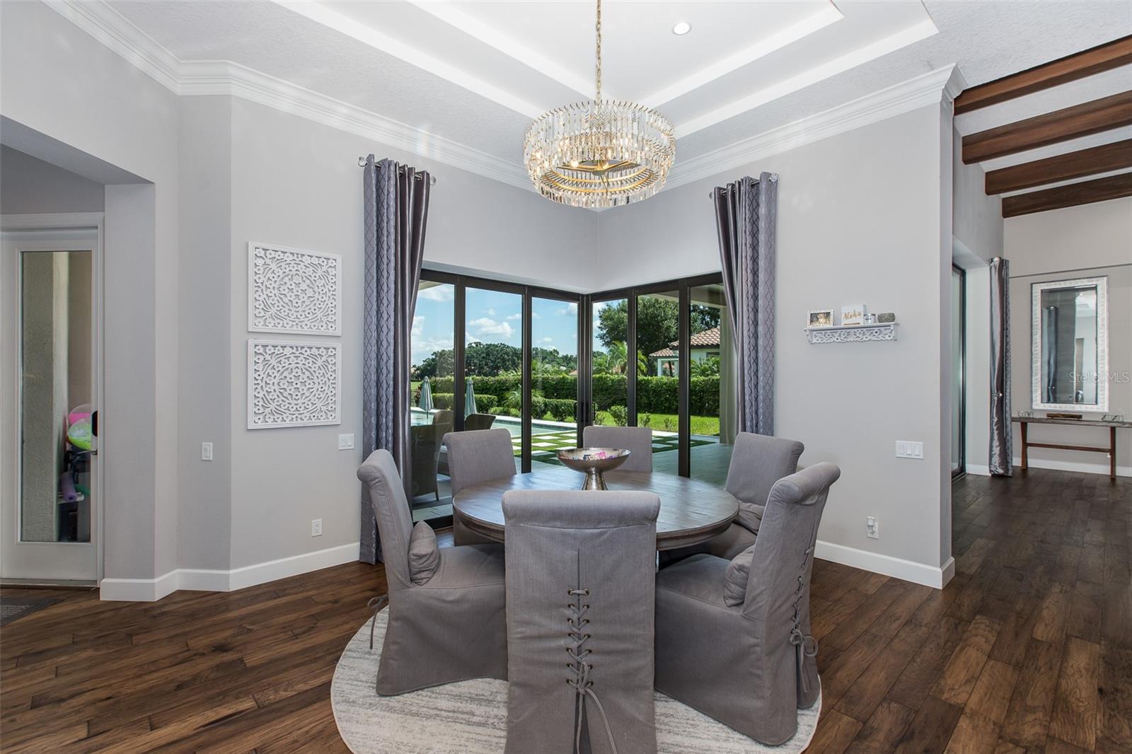 CHAMPIONS CLUB - Residential