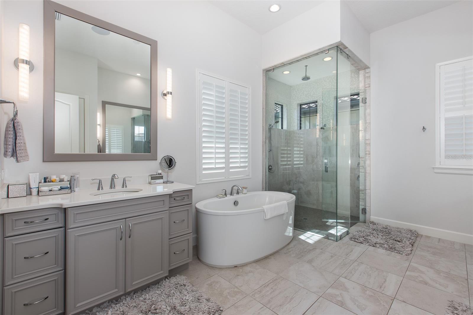 CHAMPIONS CLUB - Residential