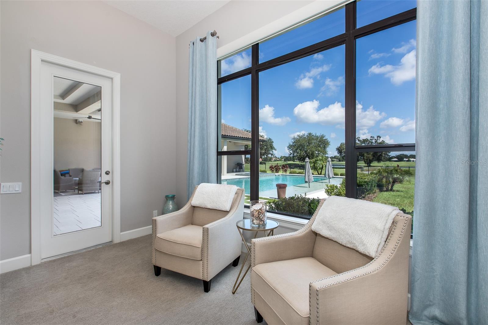 CHAMPIONS CLUB - Residential