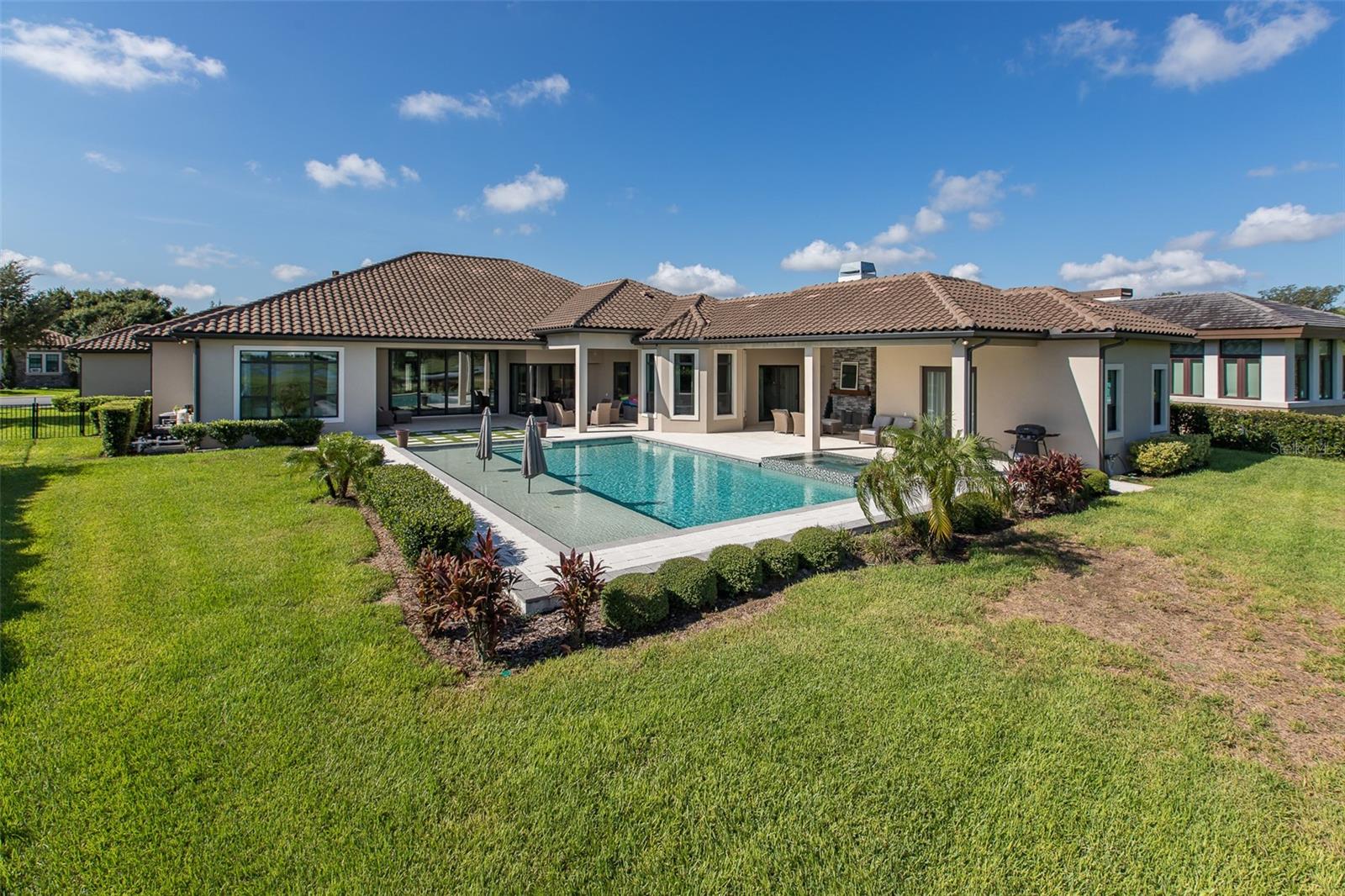 CHAMPIONS CLUB - Residential