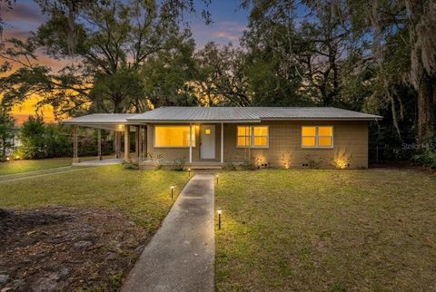 Photo of 1312 NW 17th Avenue, Chiefland, FL 32626 (MLS # GC538072)