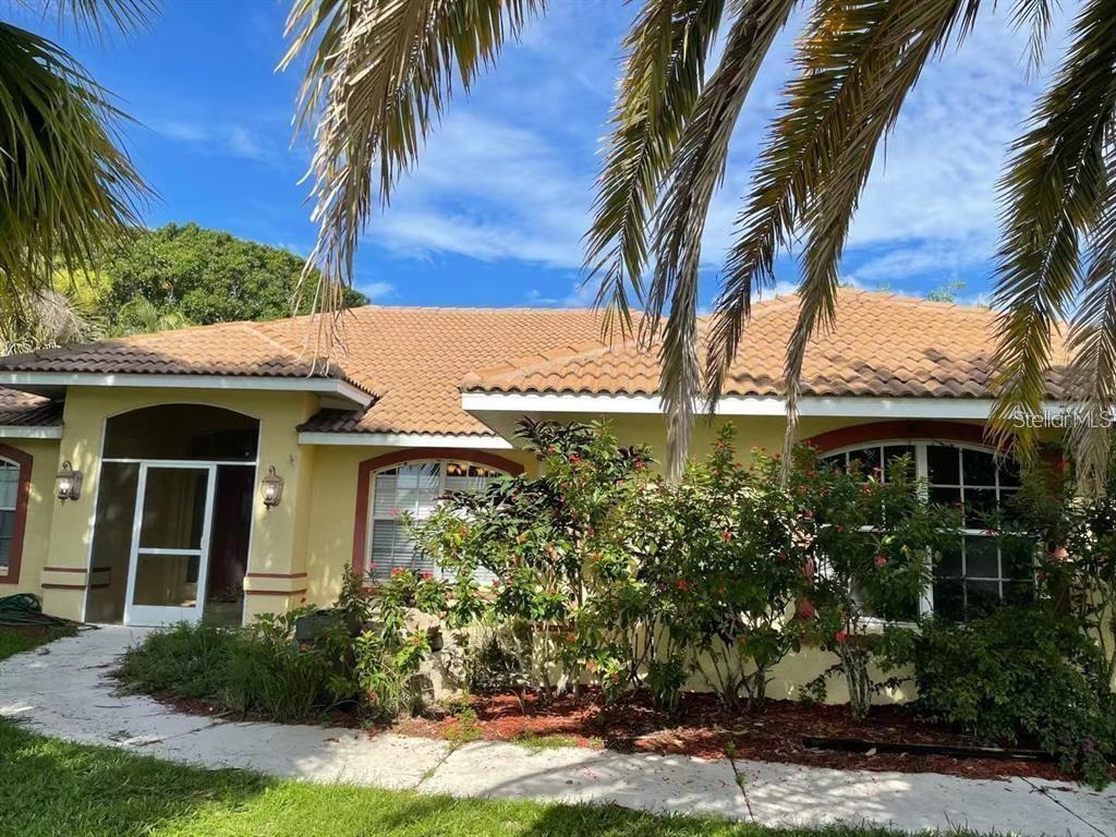 Photo of 494 Lake Of The Woods Drive, Venice, FL 34293 (MLS # A4705387)