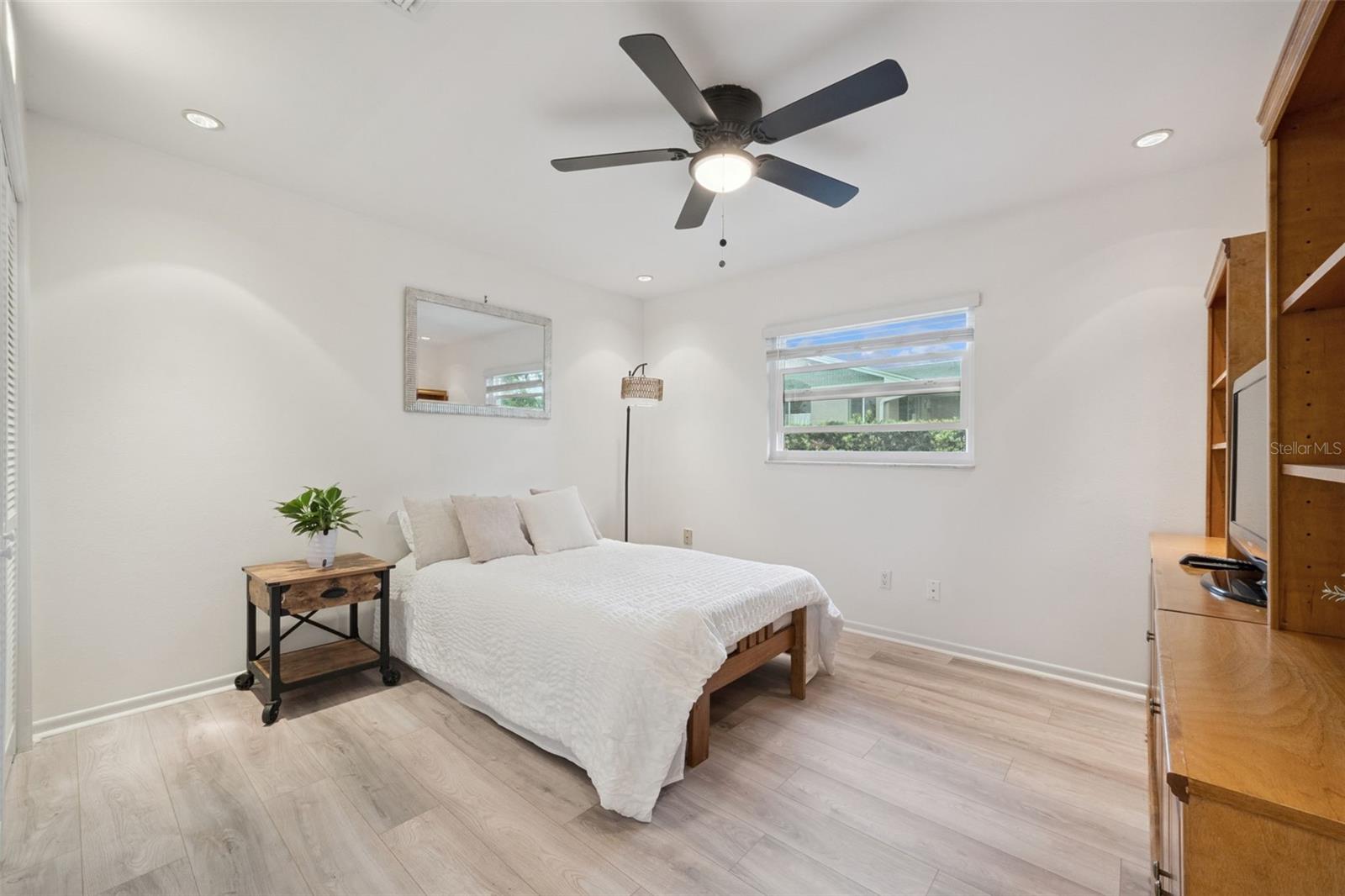 LAKE SHORE GARDENS - Residential