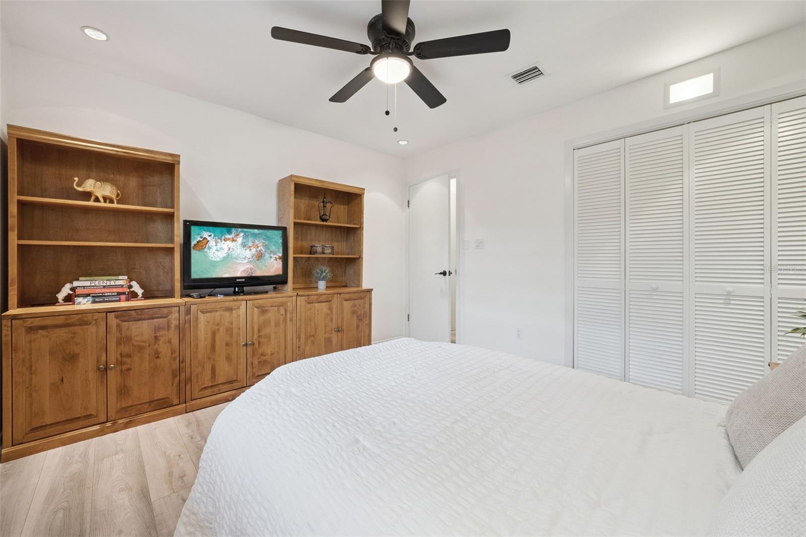 LAKE SHORE GARDENS - Residential