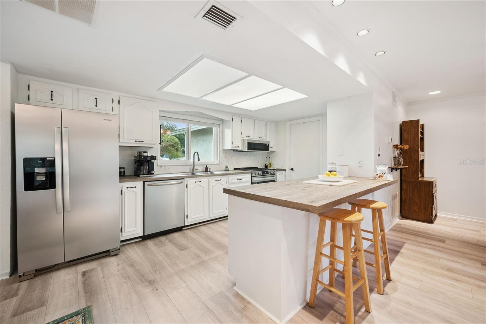 LAKE SHORE GARDENS - Residential