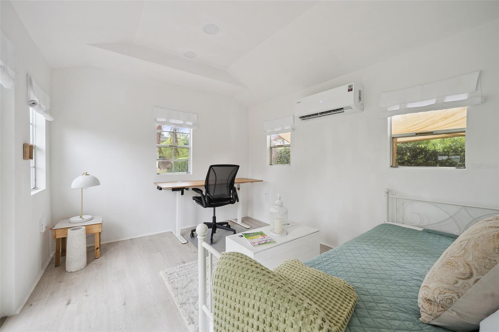 LAKE SHORE GARDENS - Residential