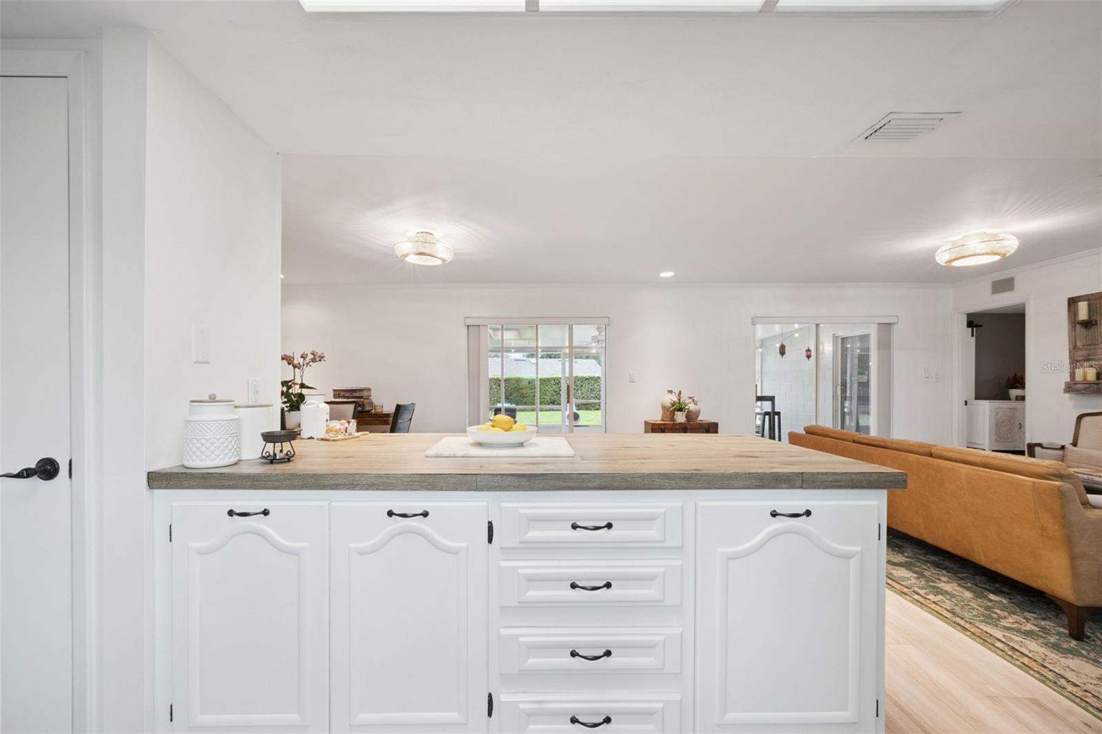 LAKE SHORE GARDENS - Residential