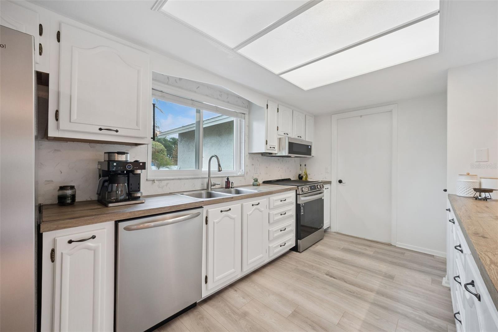 LAKE SHORE GARDENS - Residential