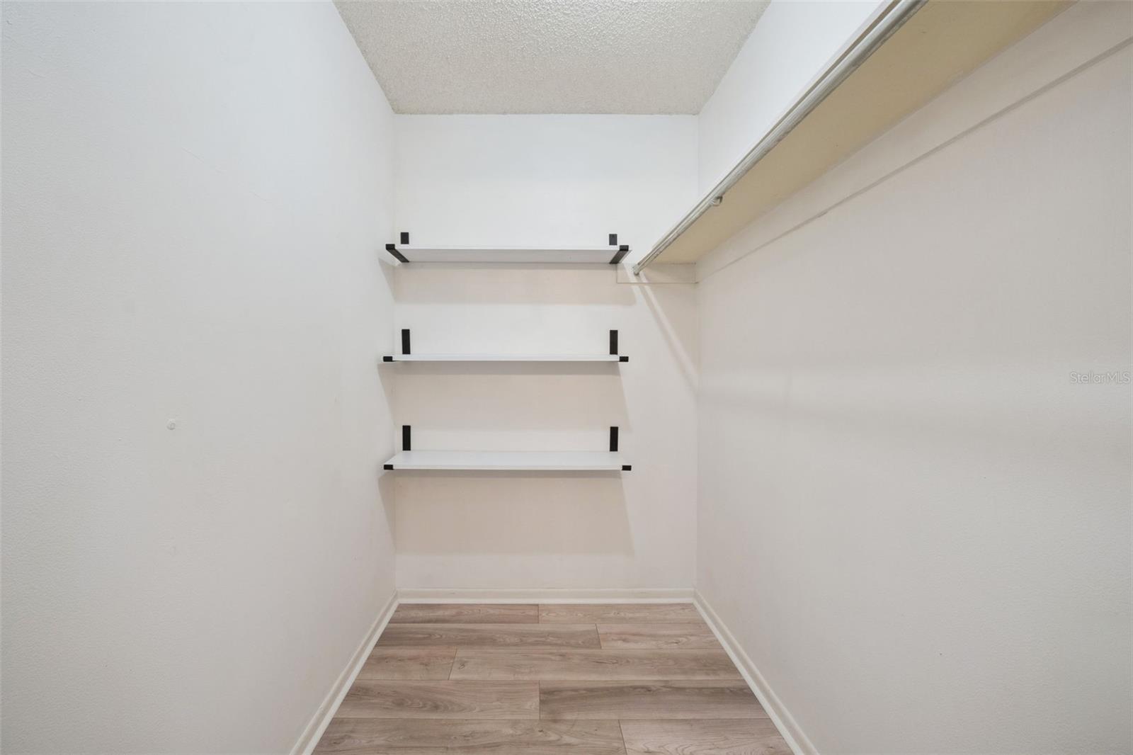 LAKE SHORE GARDENS - Residential