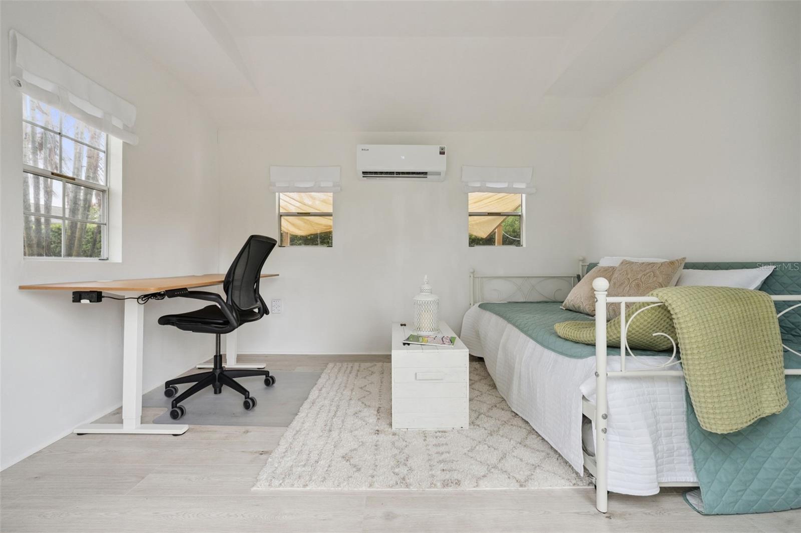 LAKE SHORE GARDENS - Residential