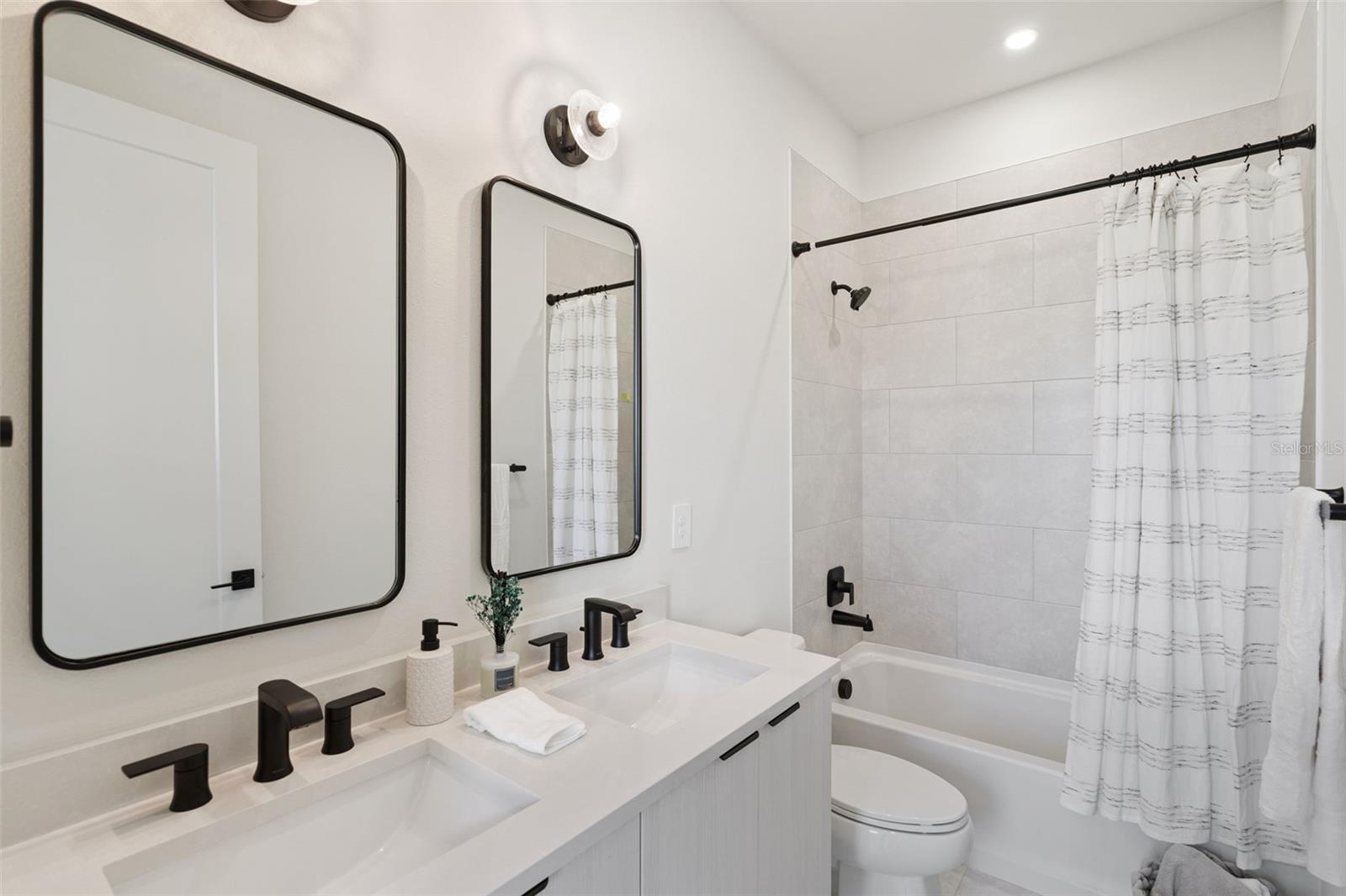 BOULEVARD OAKS OF LADY LAKE - Residential