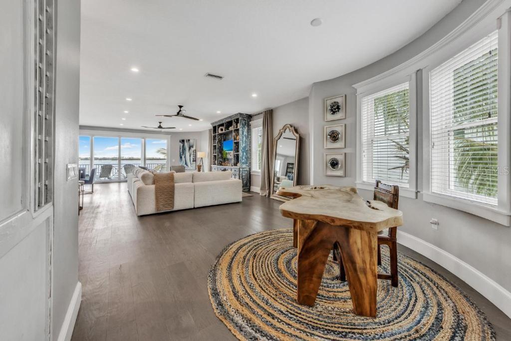 CORTEZ BEACH - Residential