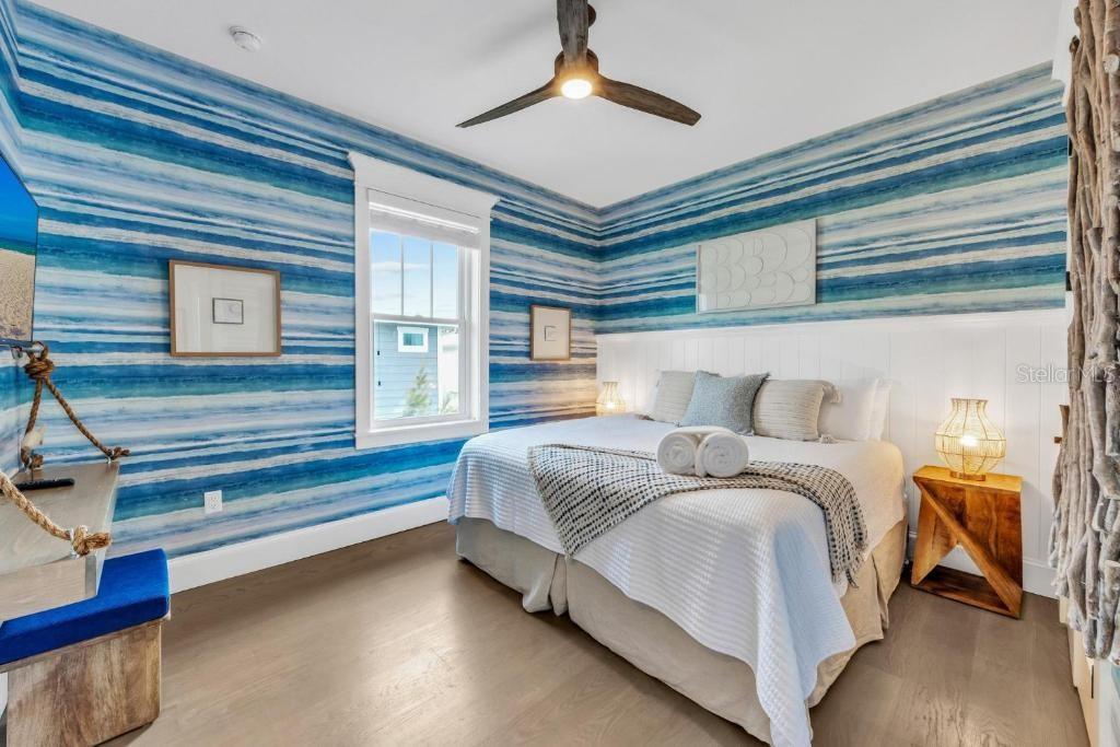 CORTEZ BEACH - Residential