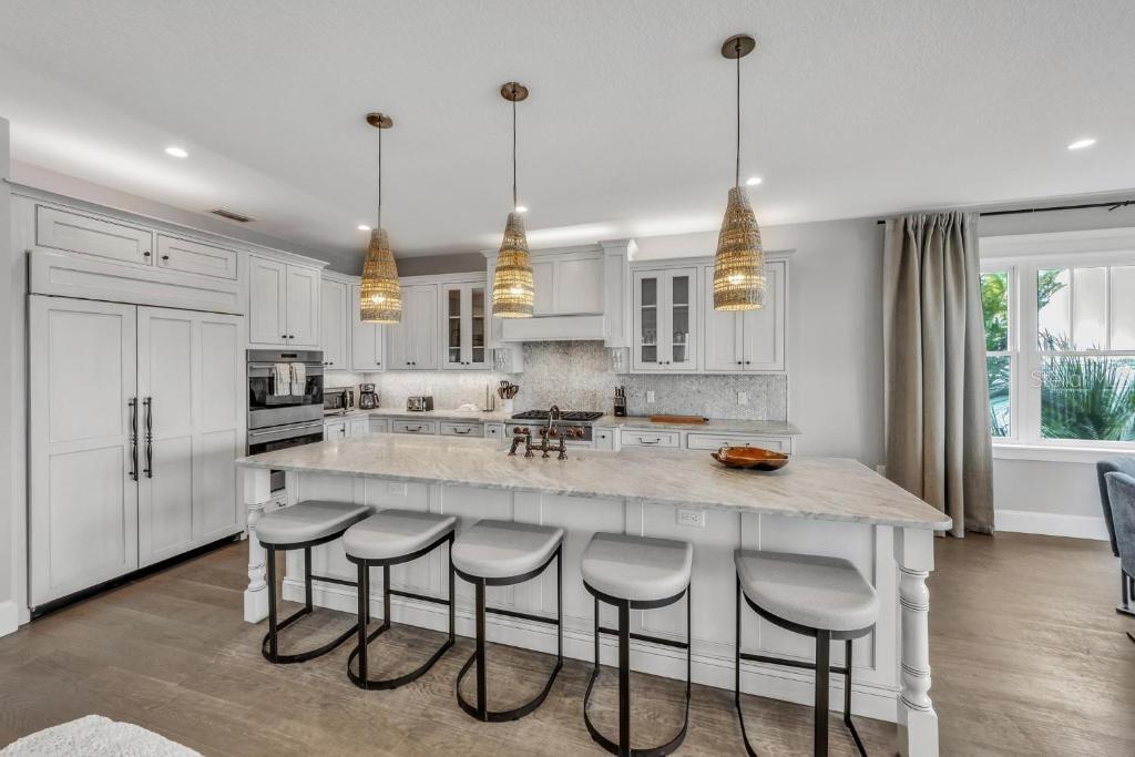 CORTEZ BEACH - Residential