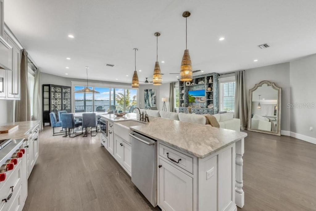 CORTEZ BEACH - Residential