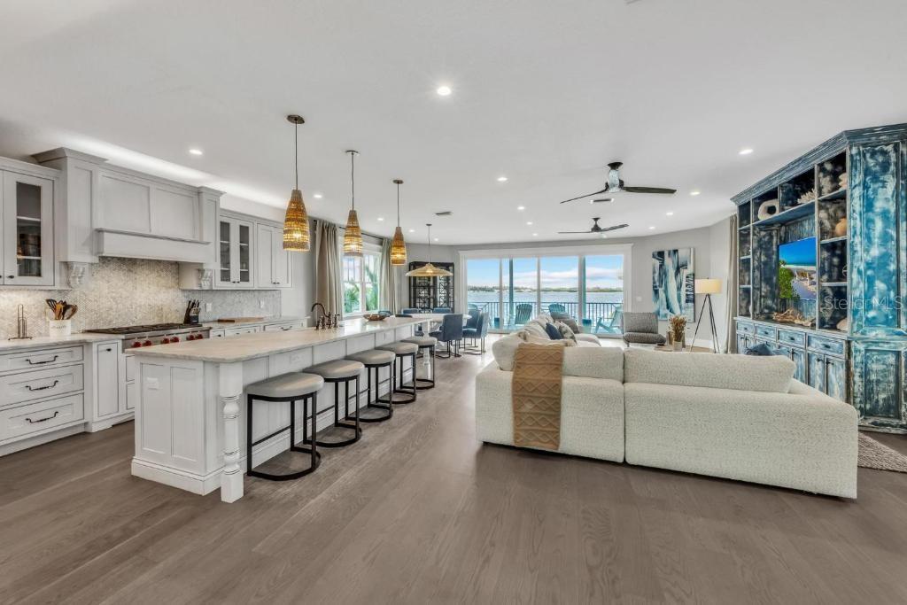 CORTEZ BEACH - Residential