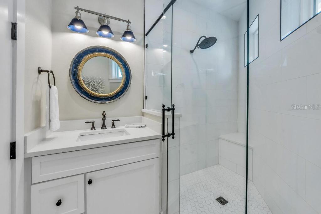 CORTEZ BEACH - Residential