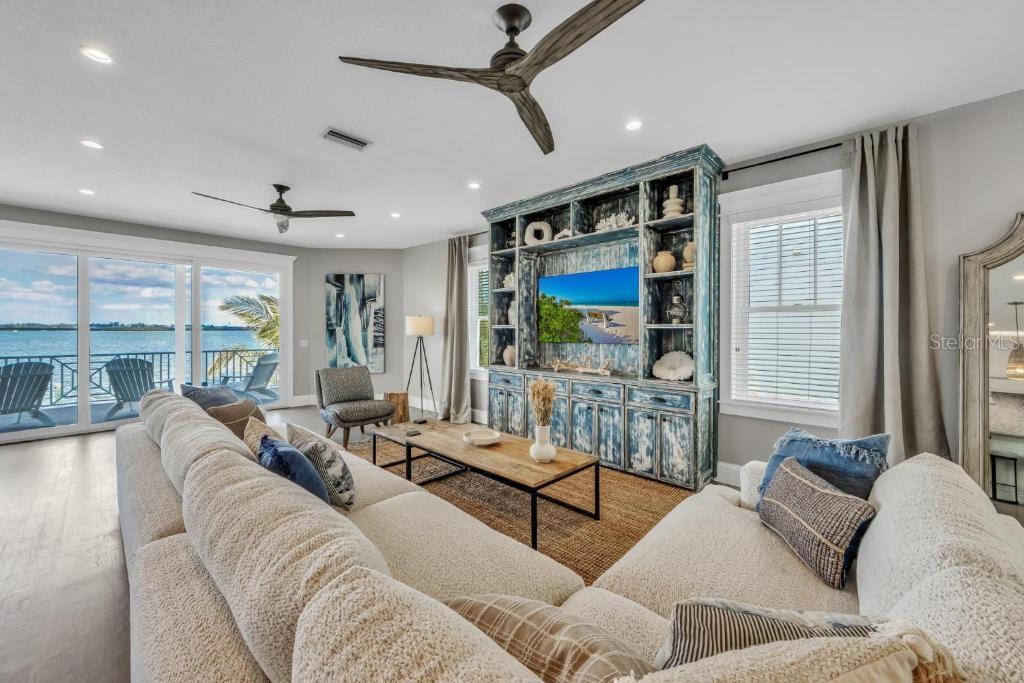 CORTEZ BEACH - Residential