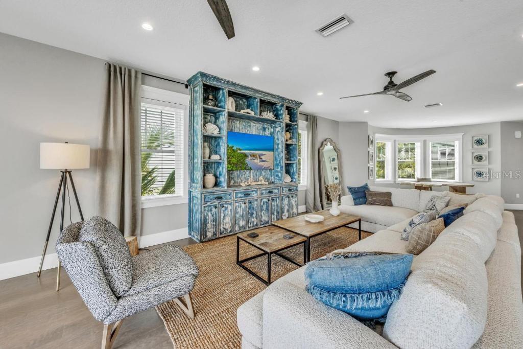 CORTEZ BEACH - Residential