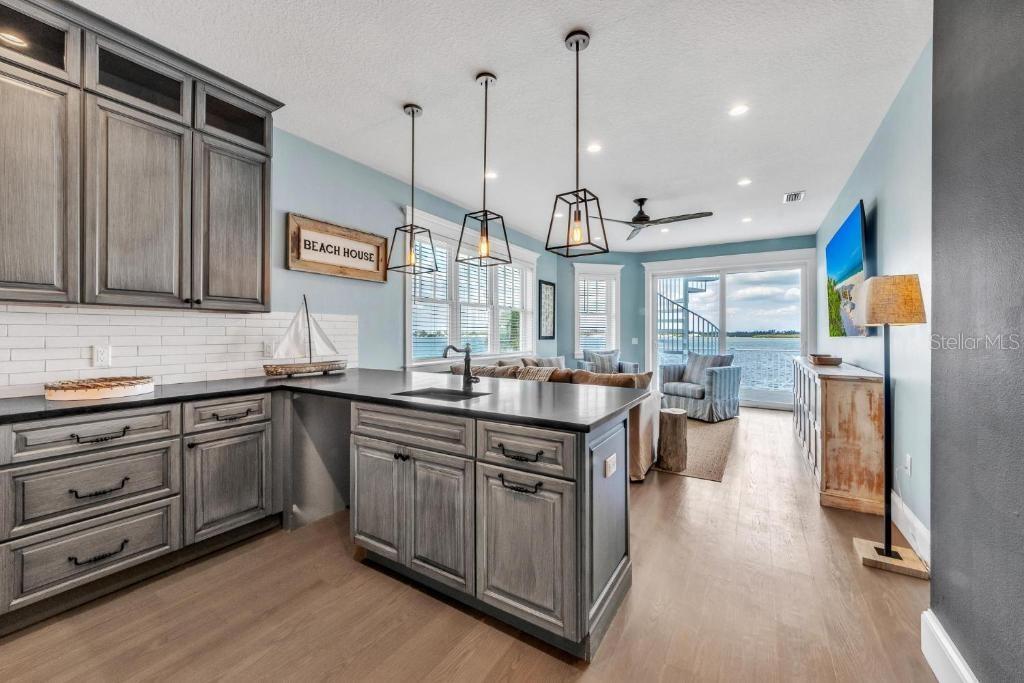 CORTEZ BEACH - Residential