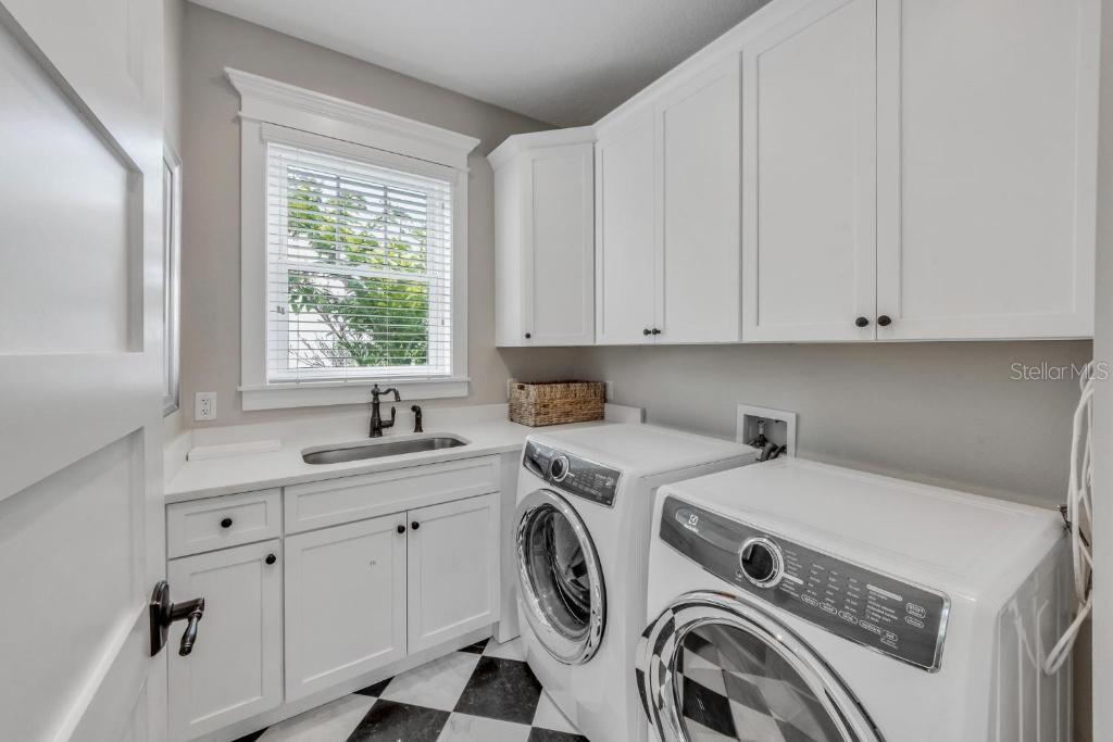 CORTEZ BEACH - Residential