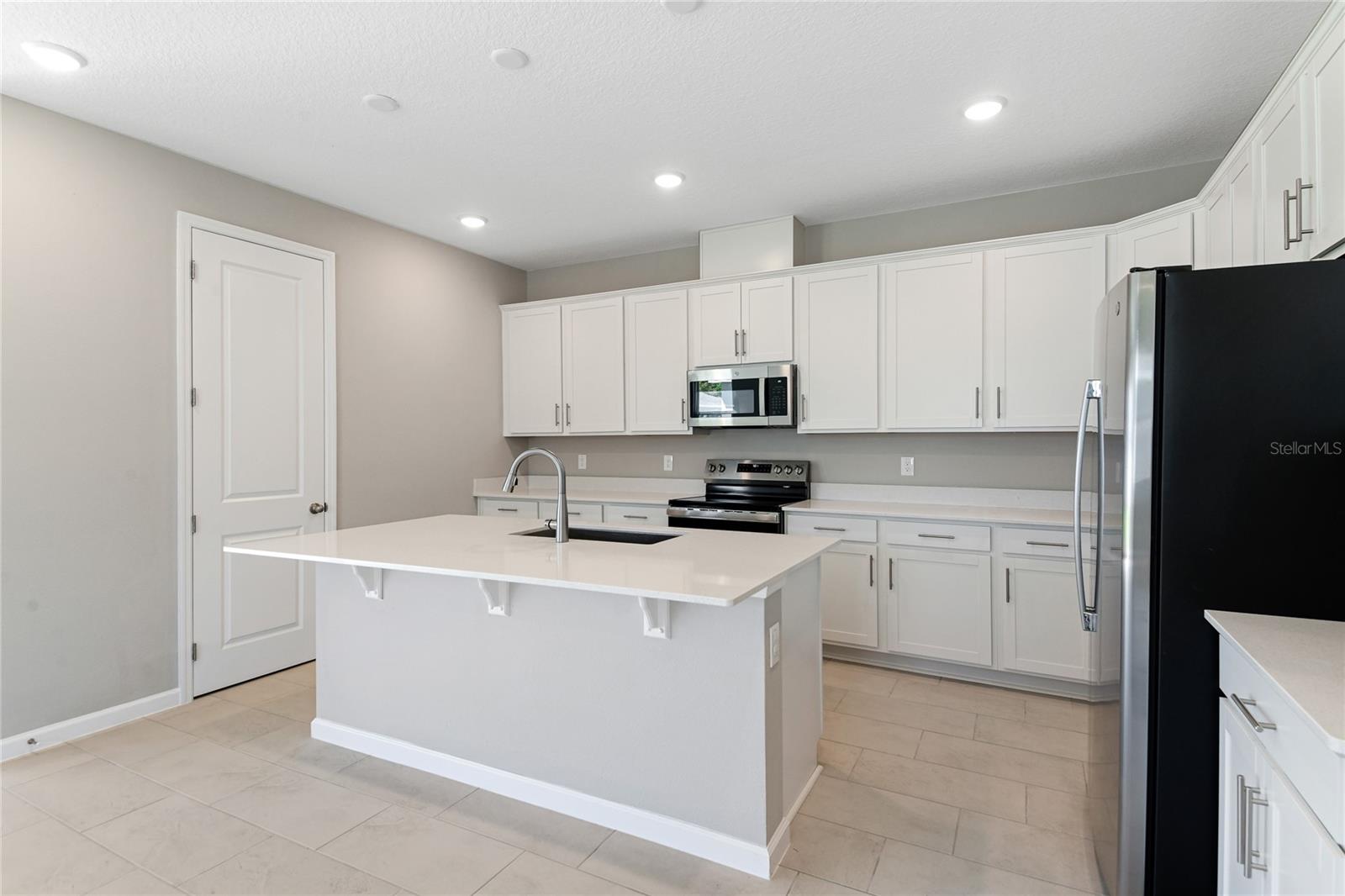 4220 SAWTOOTH COURT