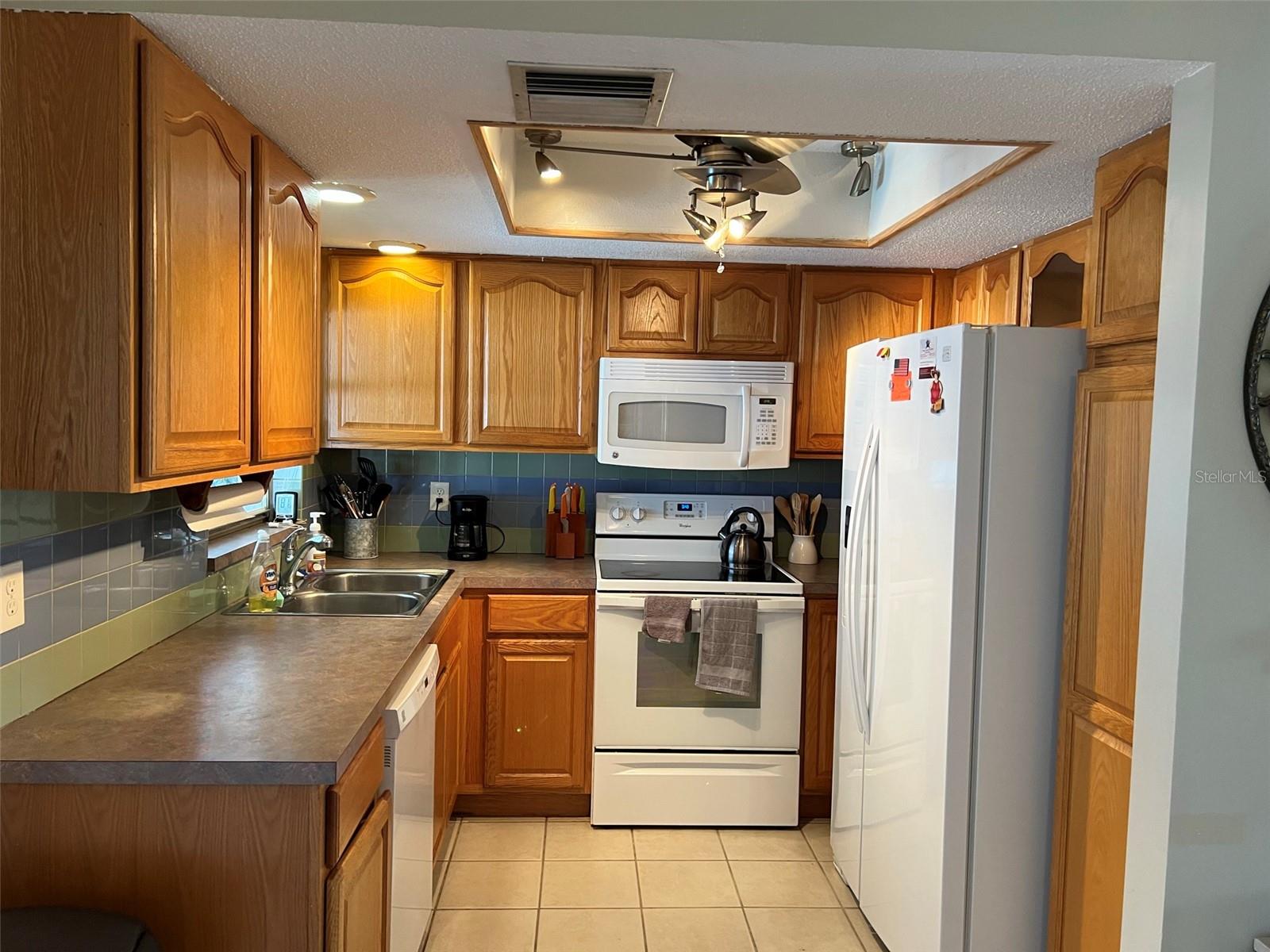 SOUTH VENICE - Residential Lease