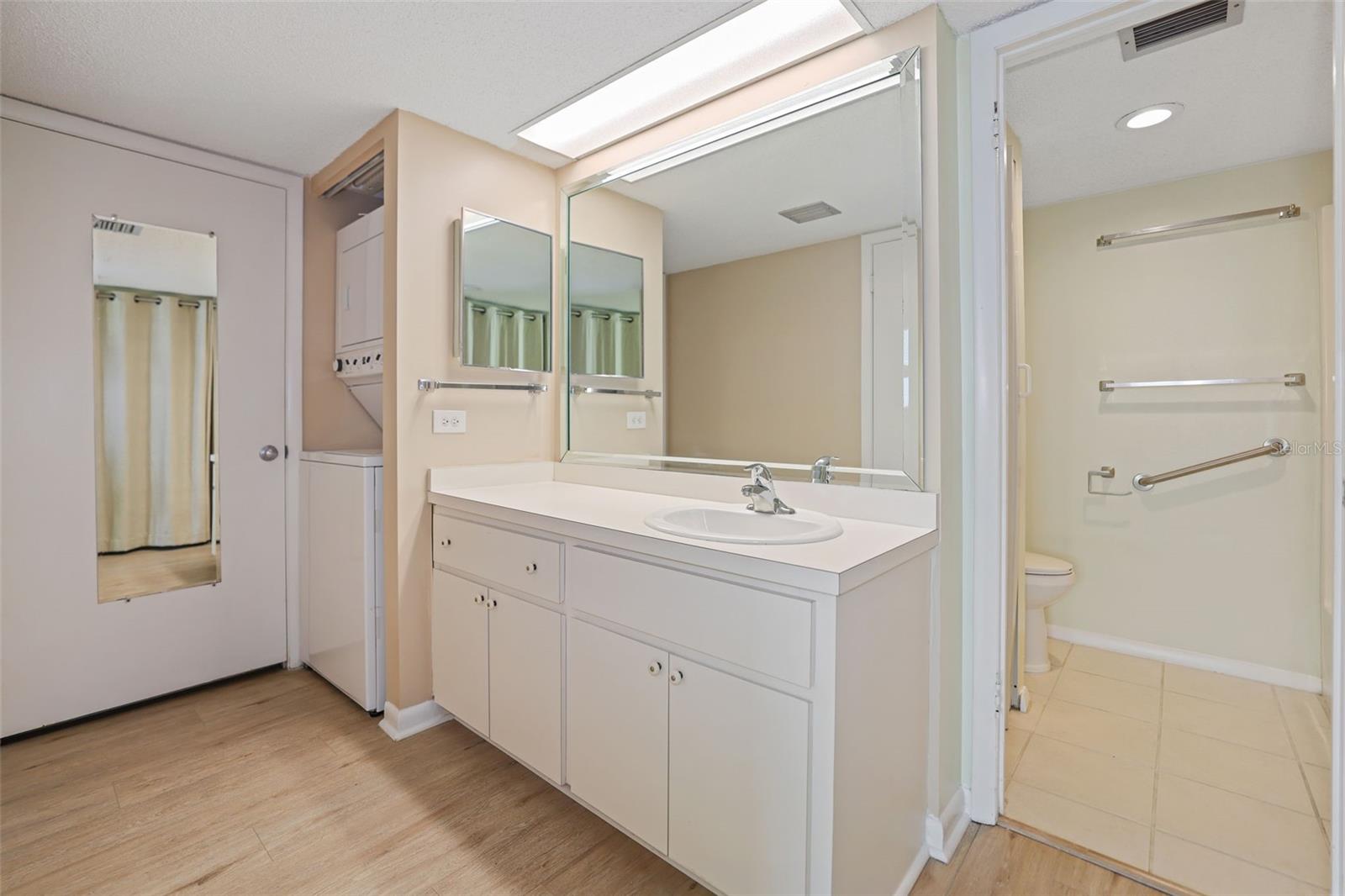 TREASURE ISLAND TENNIS & YACHT CLUB - Residential Lease