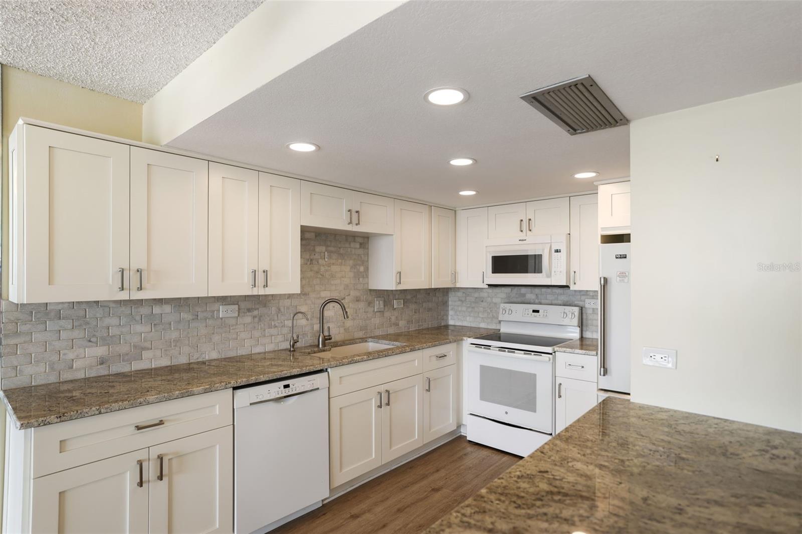 TREASURE ISLAND TENNIS & YACHT CLUB - Residential Lease