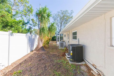 A home in SEMINOLE