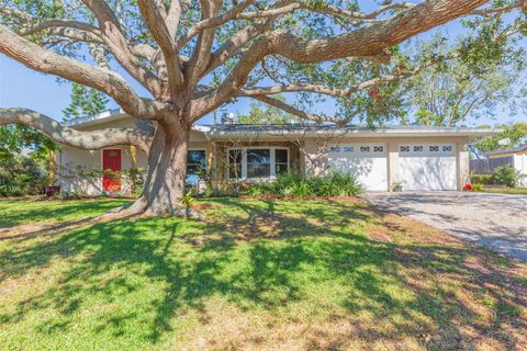 A home in SEMINOLE