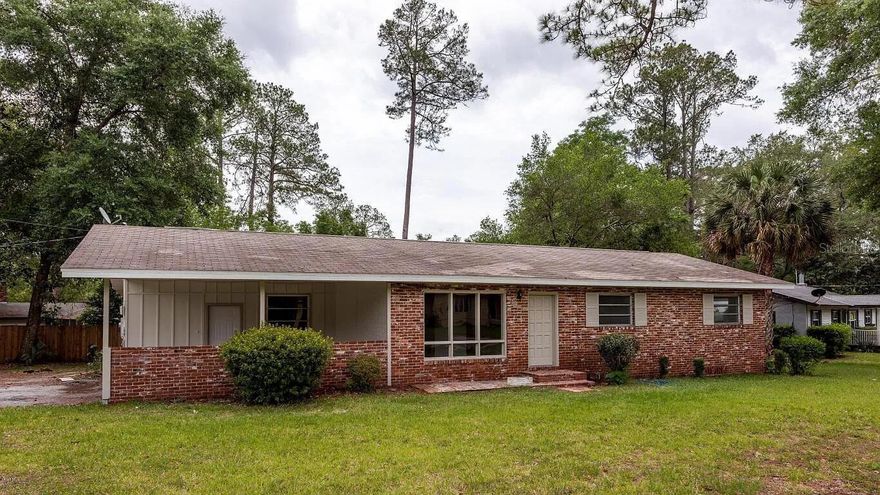 This 3-bedroom, 2-bath home with 1,722 sq. ft. of living space presents a solid opportunity in a stable Ocala neighborhood. The property is well maintained and in good overall condition—good for investors seeking a low-maintenance asset with minimal upfront costs.
The roof and AC are both in great working order, and the kitchen and bathrooms have been kept in good shape, requiring no major or minor repairs. With its strong condition, this property is move-in ready and provides you with multiple options: continue as a primary residence, convert to a rental, or hold for future usage.
Currently owner-occupied, this home reflects consistent care and upkeep. For investors looking for a clean, turnkey opportunity in Ocala with dependable property fundamentals, this is a strong addition to any portfolio.