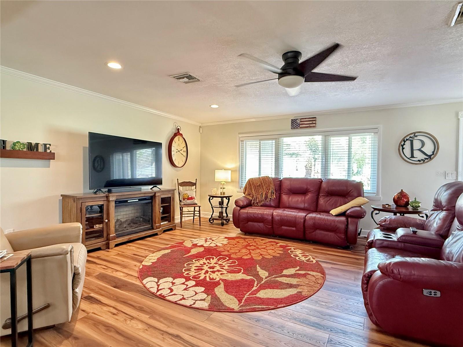 AVON LAKES SUB - Residential