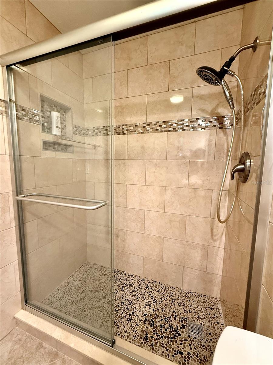 AVON LAKES SUB - Residential