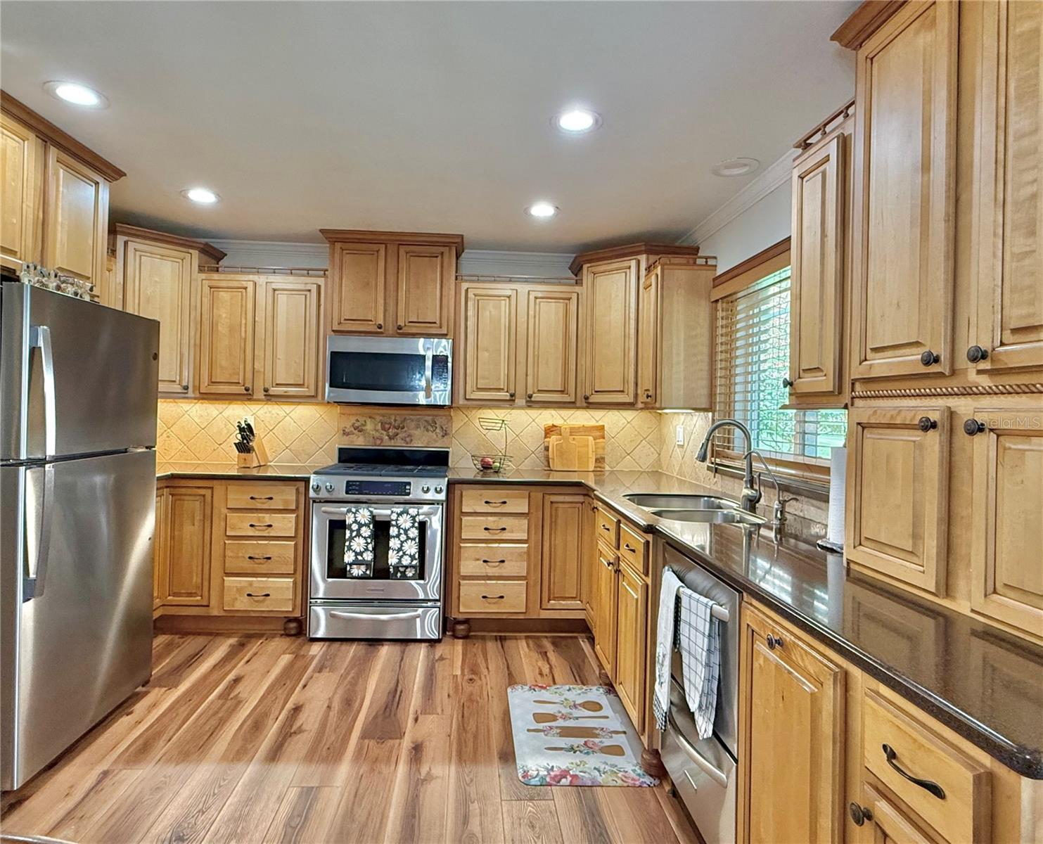 AVON LAKES SUB - Residential