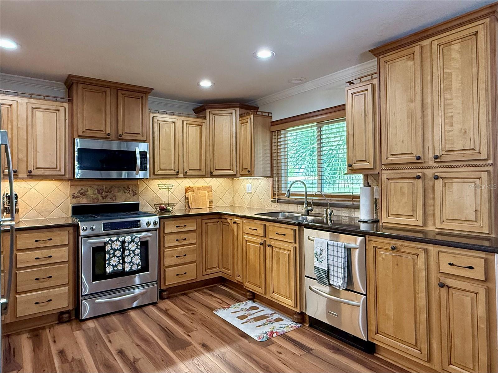 AVON LAKES SUB - Residential