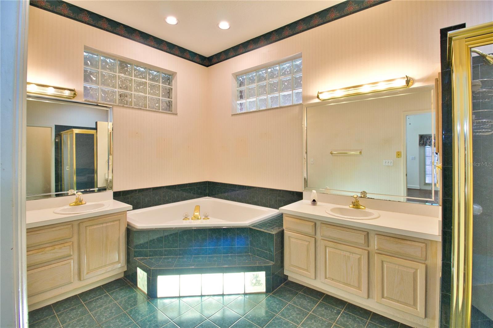 LAKE DEESON POINTE ADD - Residential