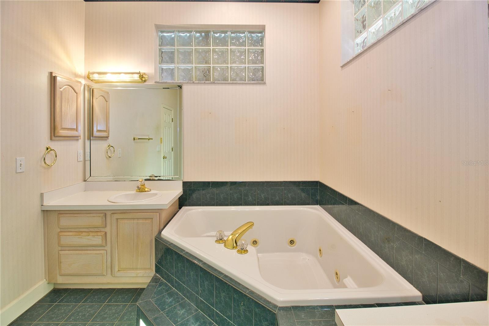 LAKE DEESON POINTE ADD - Residential