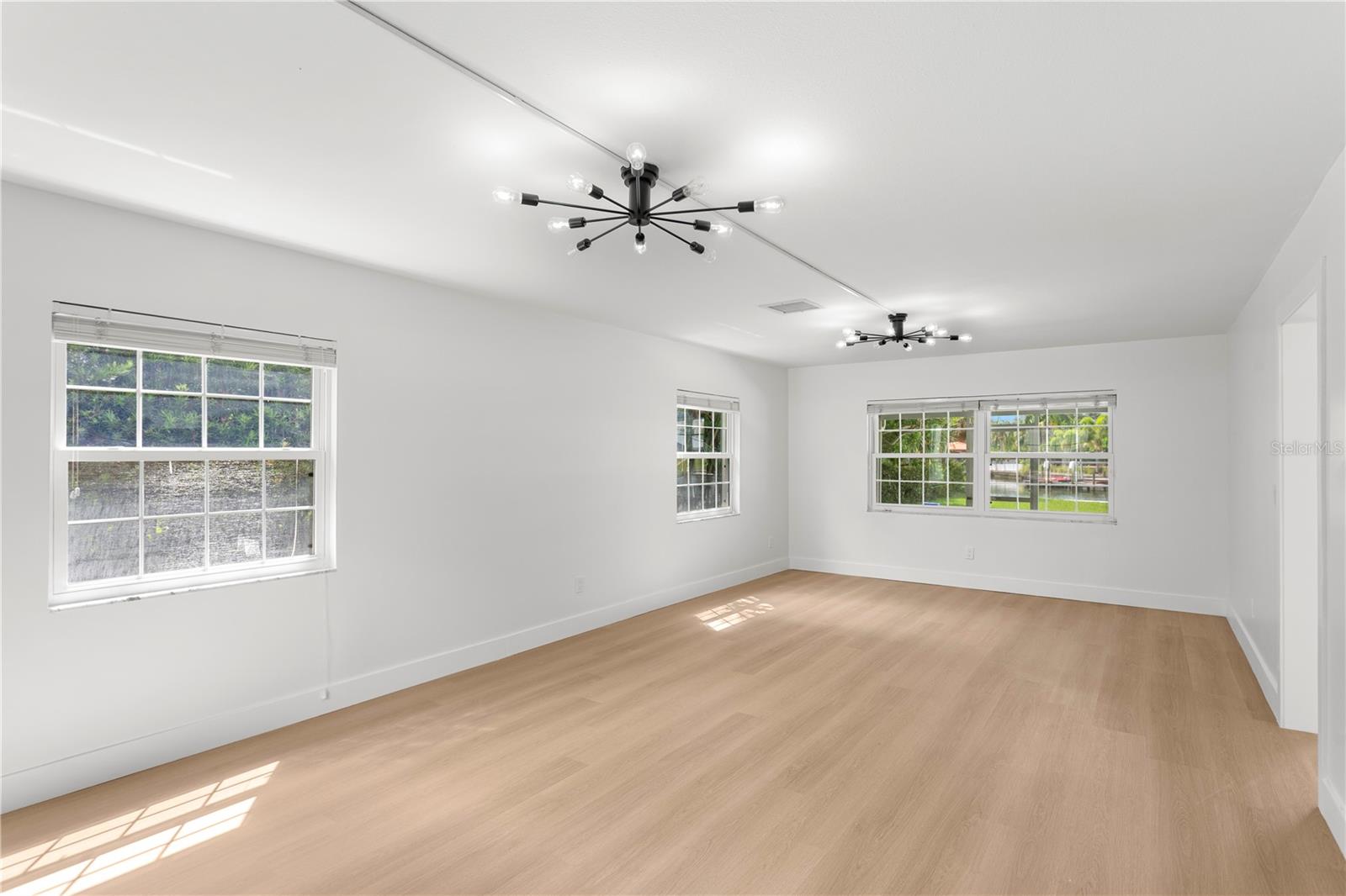 SUNSET PARK ISLES UNIT 5 - Residential Lease