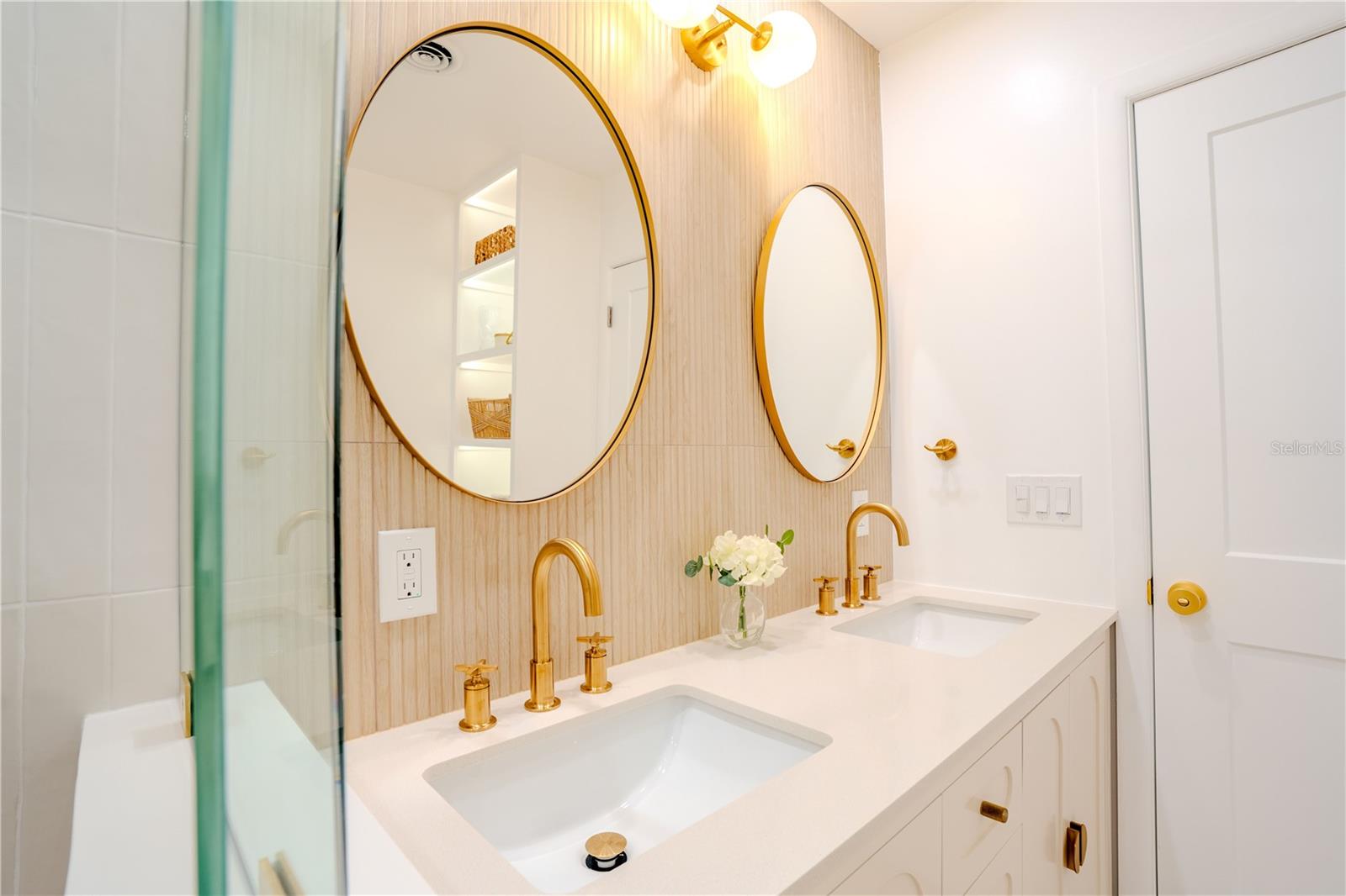 SOUTH GATE UNIT 31 - Residential