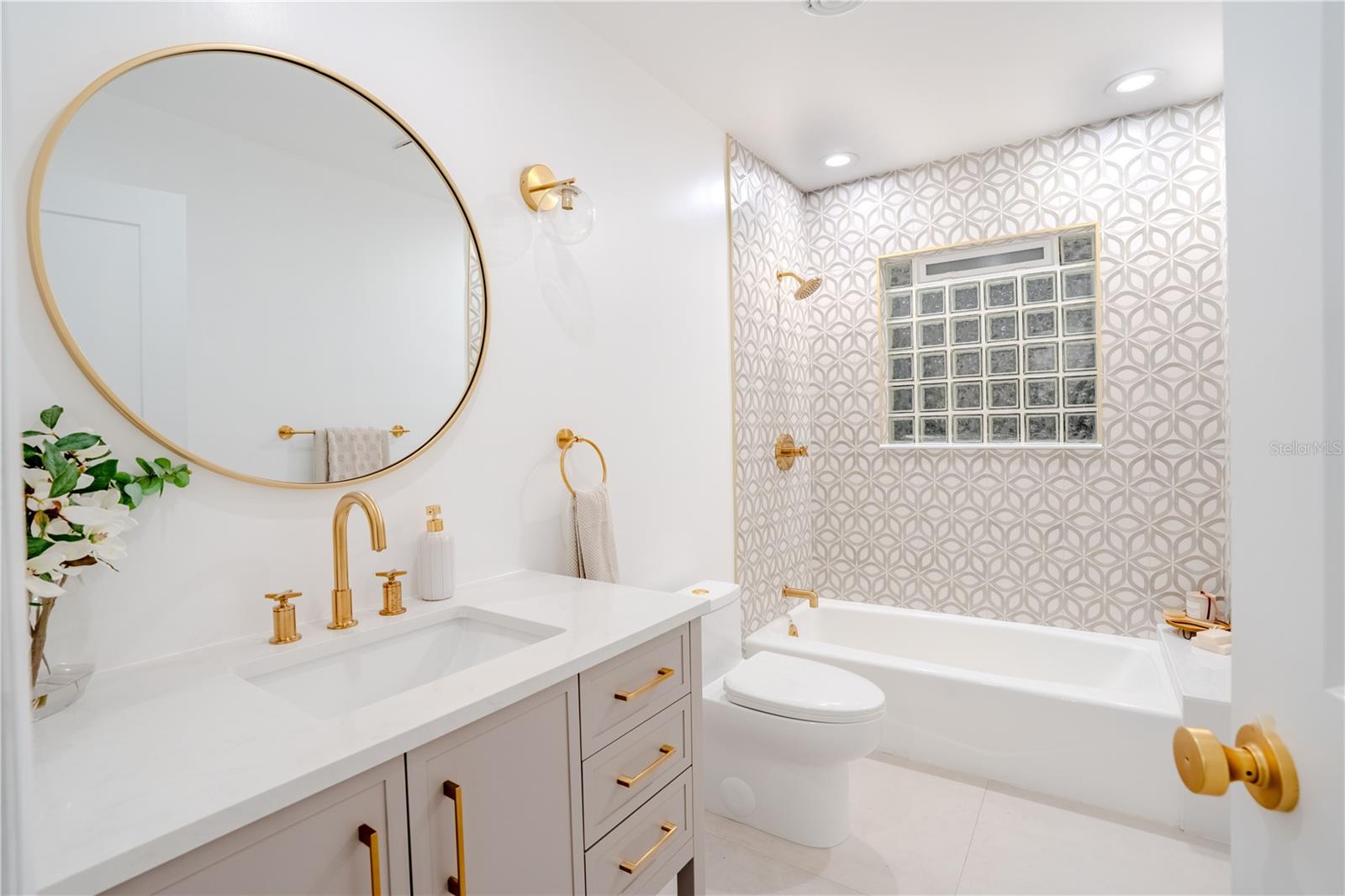 SOUTH GATE UNIT 31 - Residential
