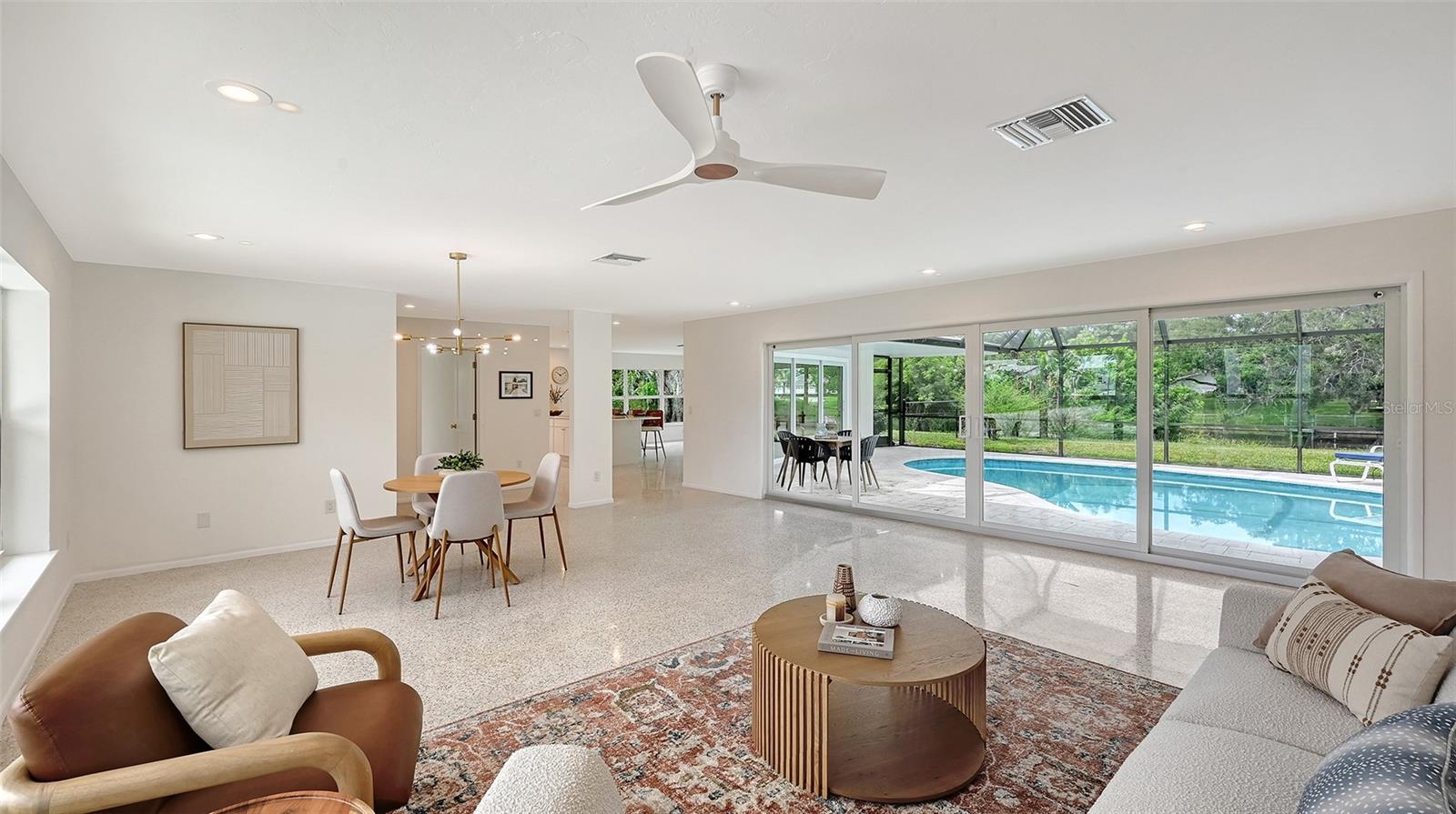 SOUTH GATE UNIT 31 - Residential
