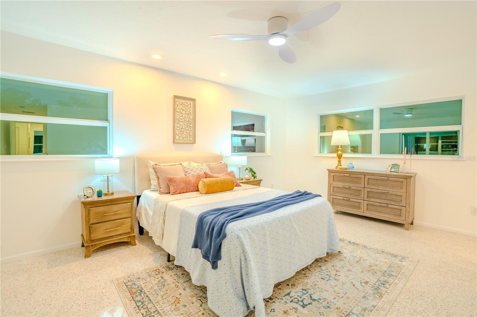 SOUTH GATE UNIT 31 - Residential
